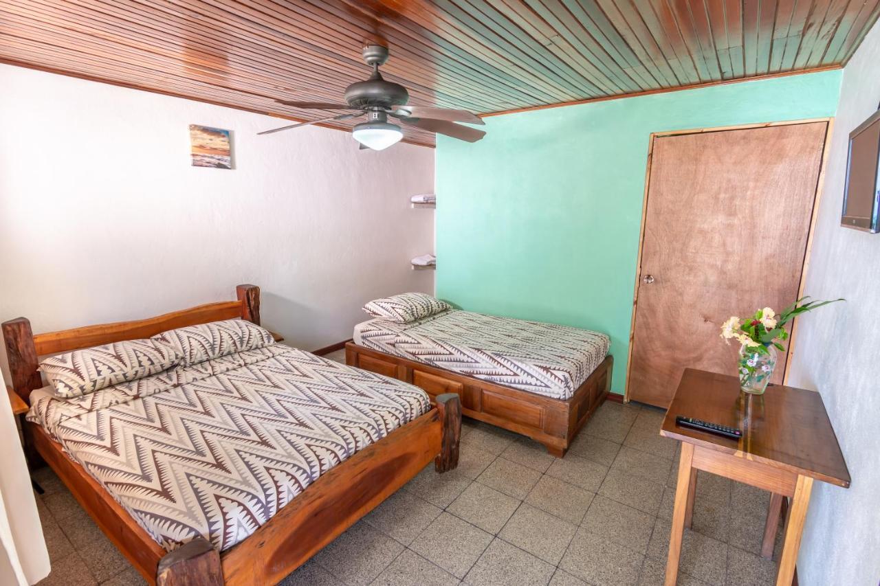 Cabinas Arrecife Cahuita Exterior foto